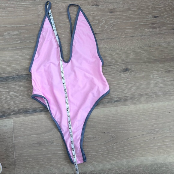 👙Deep V cheeky one piece swimsuit 👙 - Picture 7 of 10